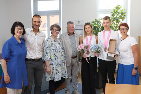 MACE SPREJEM PRI ŽUPANU 08 FOTO LJUBO VUKELIČ
